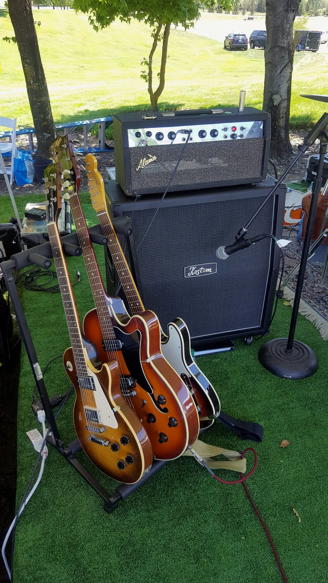 Alamo and kustom with guitars